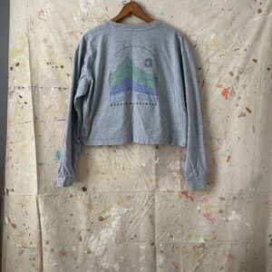 Mountain Hardwear Cropped Gray Long Sleeve Tee